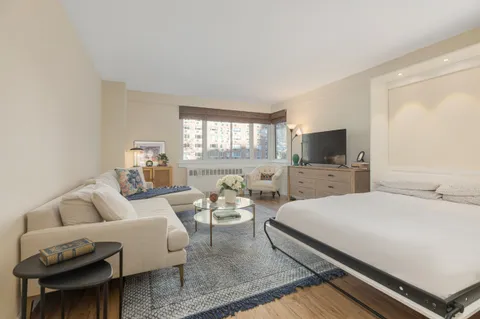$549,000 | 345 West 58th Street, Unit 4Y | Upper West Side
