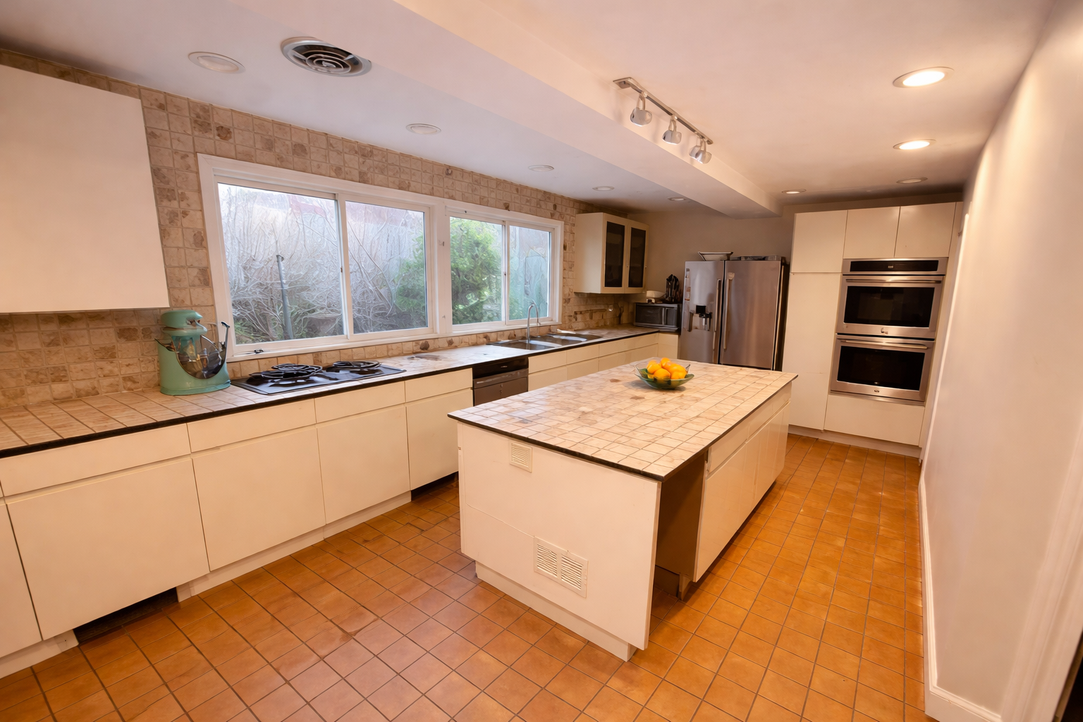 191 Lawrence Road Medford, MA 02155 - Photo 9 of 37