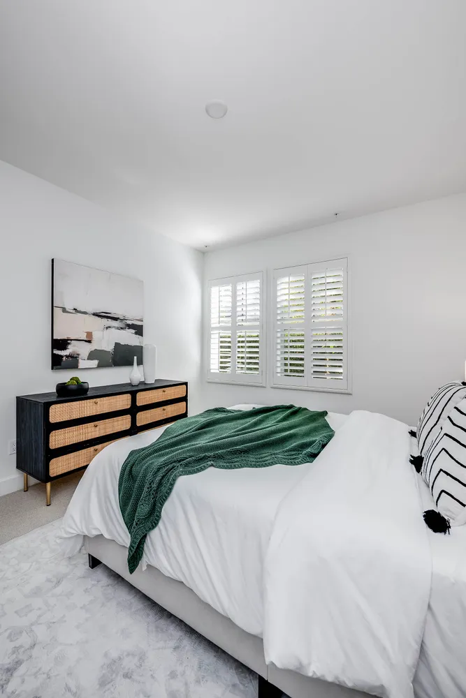 $1,095,000 | 10648 Woodbridge Street, Unit 105, Toluca Lake, CA 91602