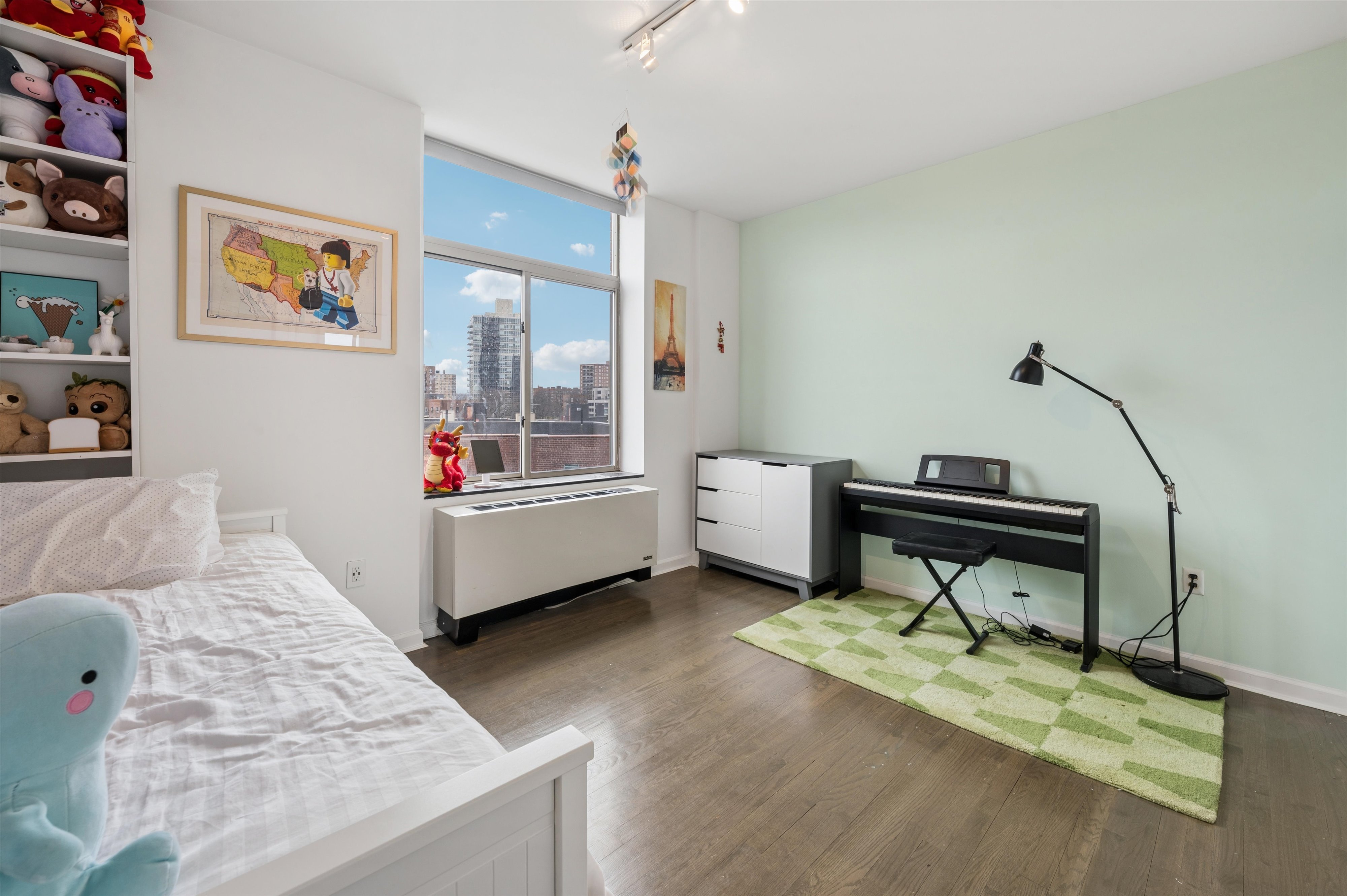 3625 Oxford Avenue, Unit 7C Bronx, NY 10463 - Photo 14 of 20 a living room with furniture and a piano