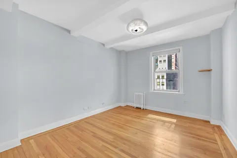 $725,000 | 333 East 43rd Street, Unit 705 | Midtown East