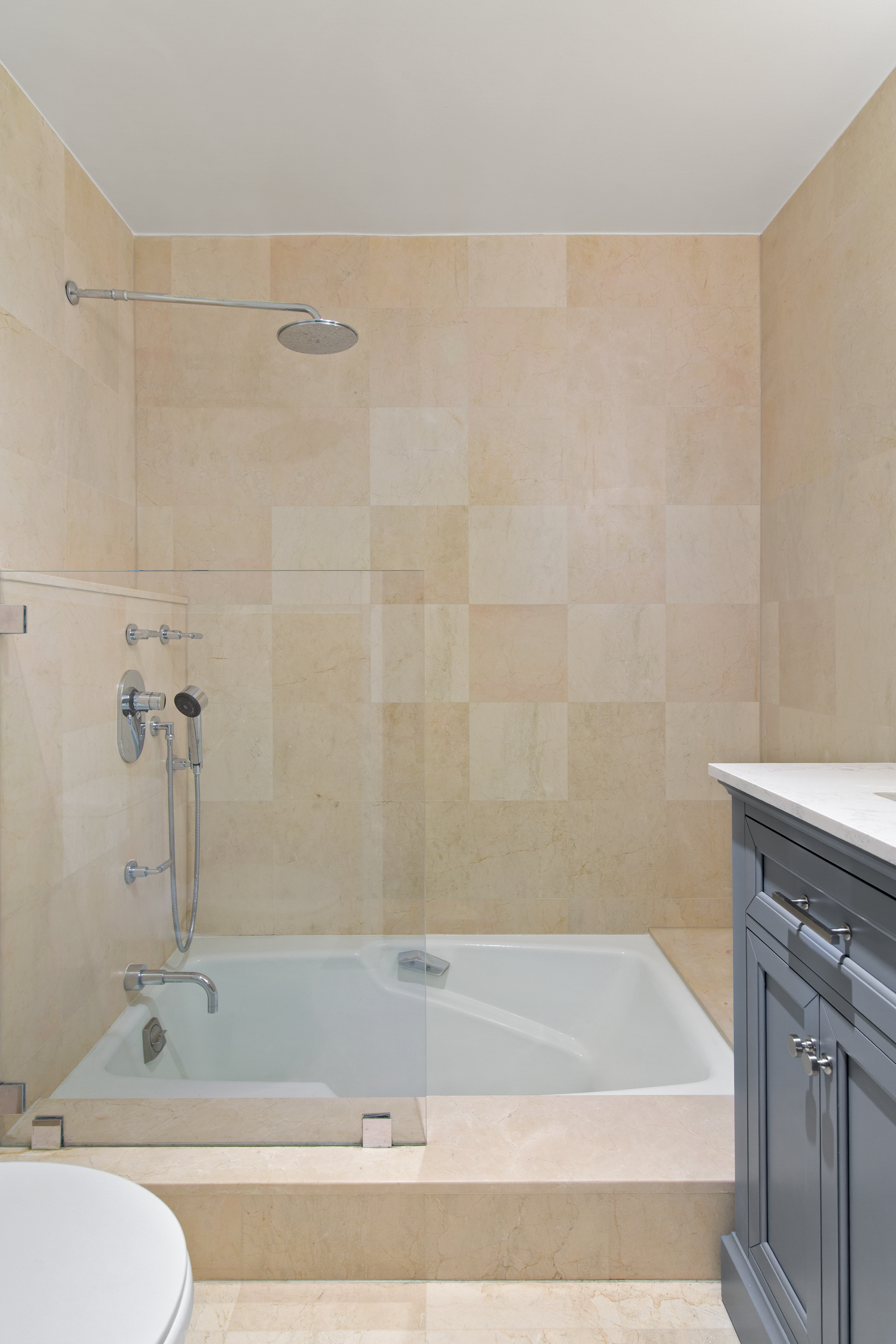 8 West 65th Street, Unit 4B Manhattan, NY 10023 - Photo 11 of 13