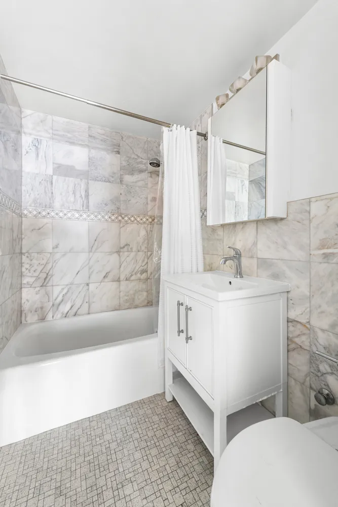 $950,000 | 35 East 38th Street, Unit 12B | Murray Hill