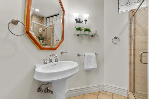 $1,195,000 | 10364 Almayo Avenue, Unit 305, Los Angeles, CA 90064