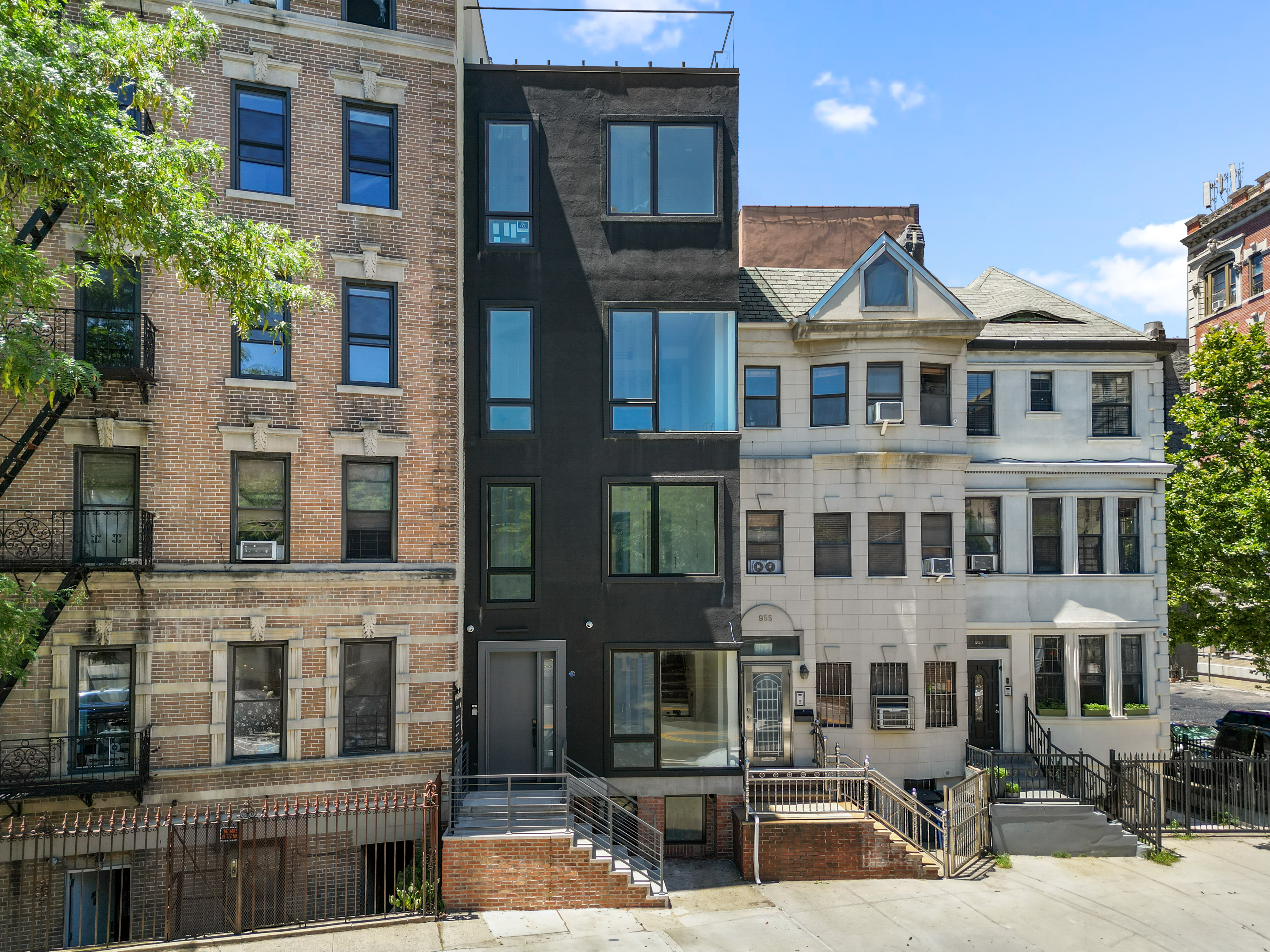 953 St Nicholas Avenue, Unit 1 Manhattan, NY 10032 - Photo 14 of 15 a front view of a residential apartment building with a yard