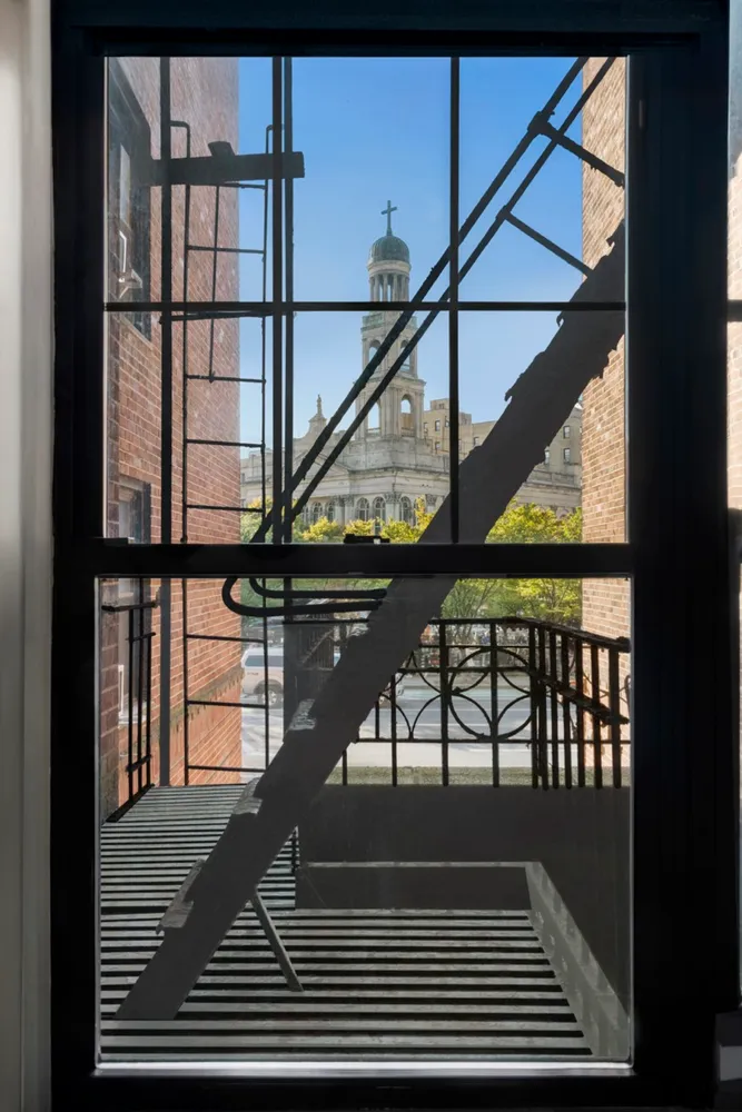 $2,395,000 | 290 6th Avenue, Unit 2KL | Greenwich Village