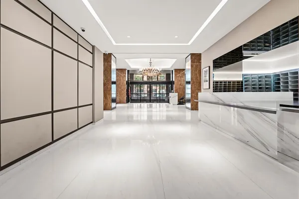 $995,000 | 400 East 56th Street, Unit 19O | Sutton Place