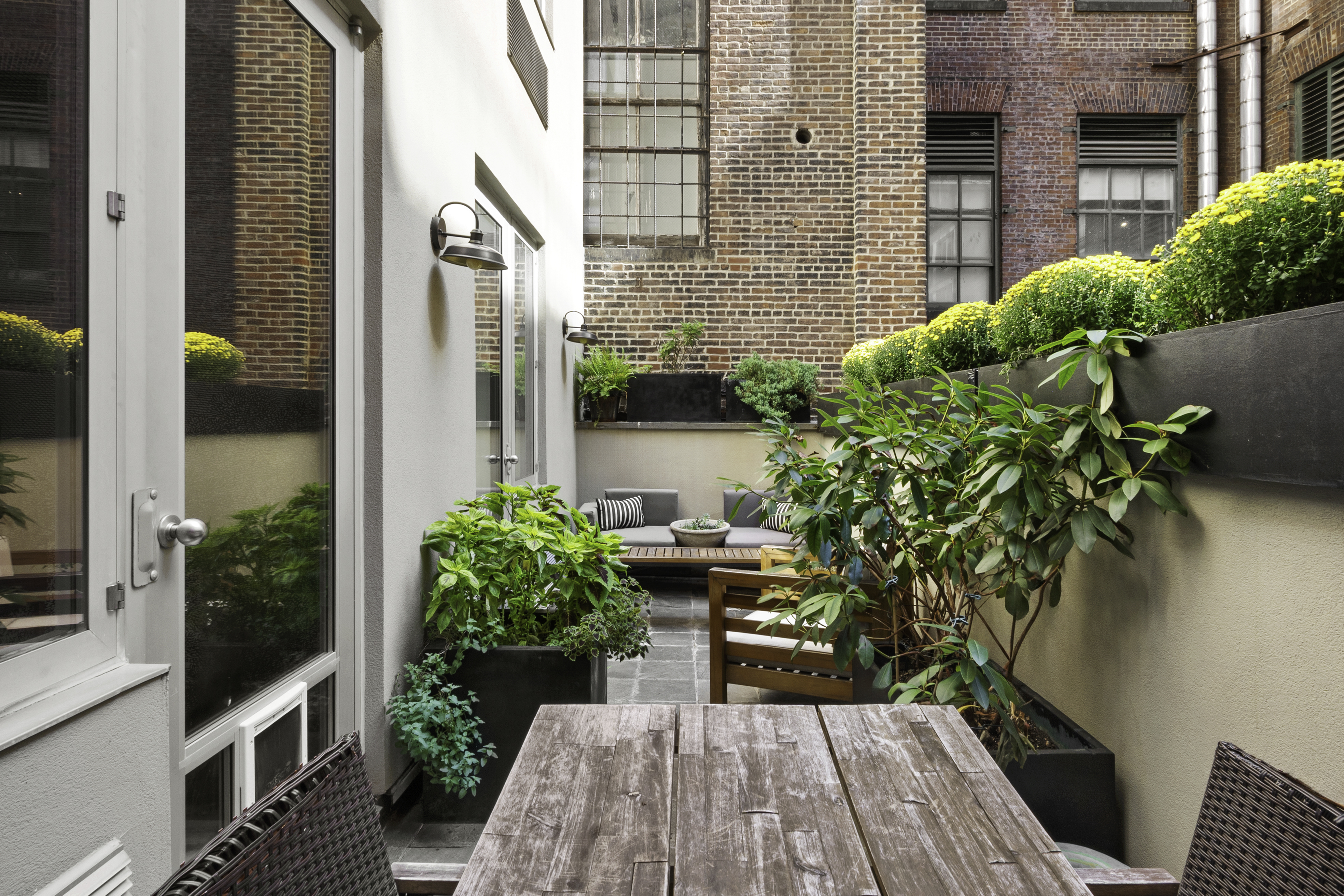 116 West 22nd Street, Unit 5 Manhattan, NY 10011 - Photo 12 of 15 a view of a backyard with plants