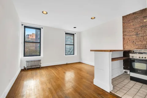 $499,000 | 240 East 32nd Street, Unit 2E | Kips Bay