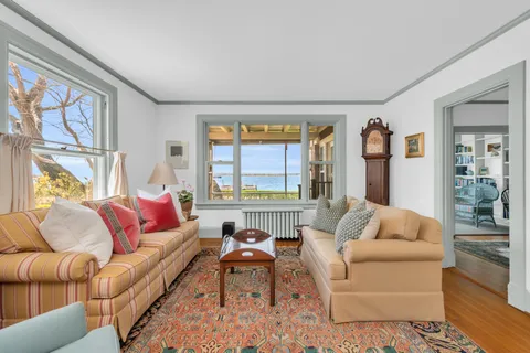 $3,000,000 | 4 Van Zandt Avenue, Newport, RI 02840