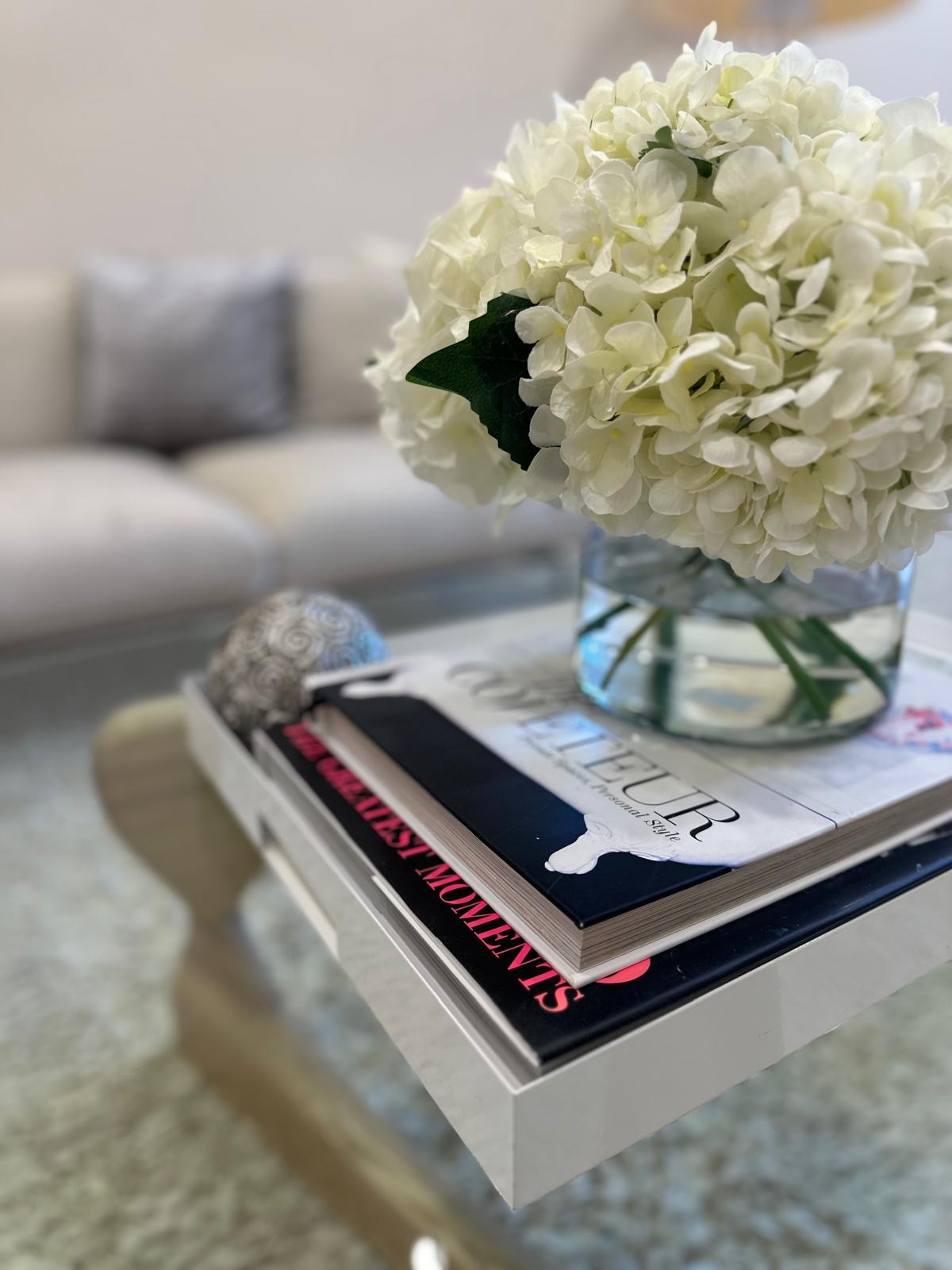 309 East 87th Street, Unit 3L Manhattan, NY 10128 - Photo 4 of 14 a living room with furniture