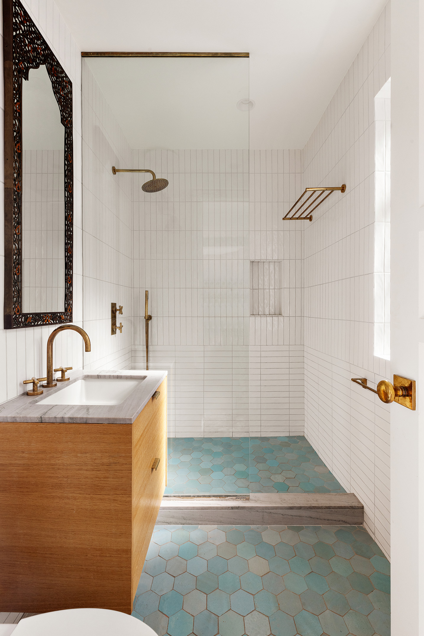 15 West 84th Street, Unit PHB Manhattan, NY 10024 - Photo 12 of 15 a bathroom with a sink and a mirror