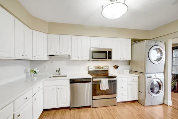 $358,000 | 3713 South George Mason Drive, Unit 904W, Falls Church, VA 22041