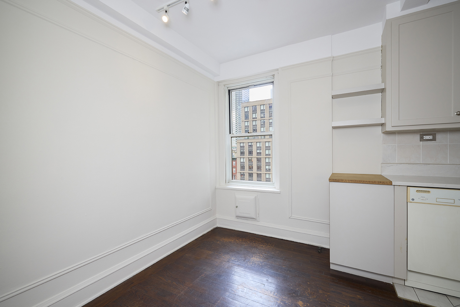 433 West 34th Street, Unit 6A Manhattan, NY 10001 - Photo 8 of 14