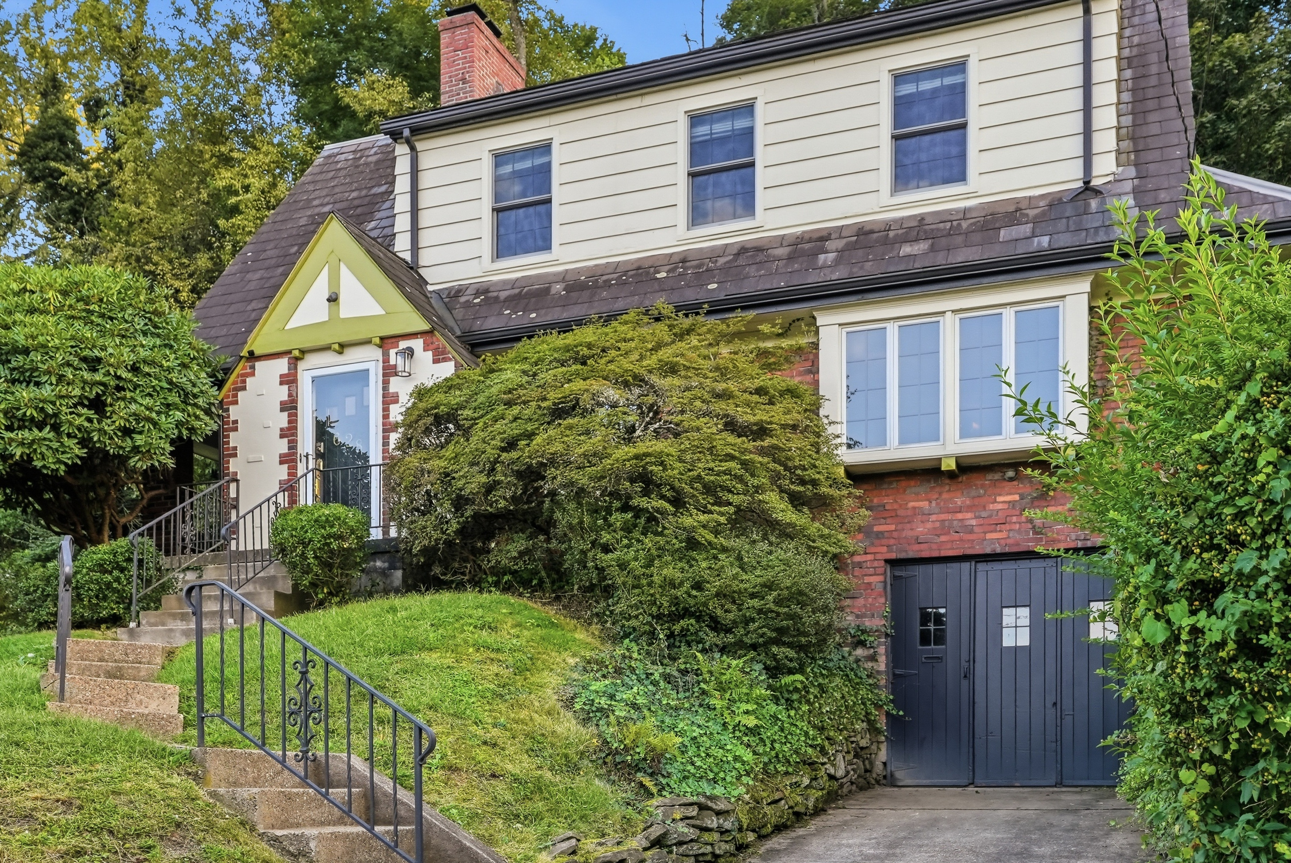 628 Cascade Road Pittsburgh, PA 15221 - Photo 2 of 32 Gallery Image 2