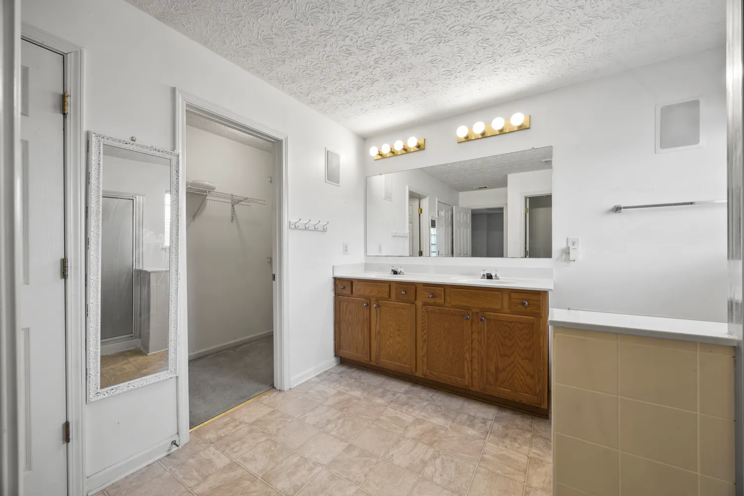 $325,000 | 3940 Medlock Pk Drive, Snellville, GA 30039