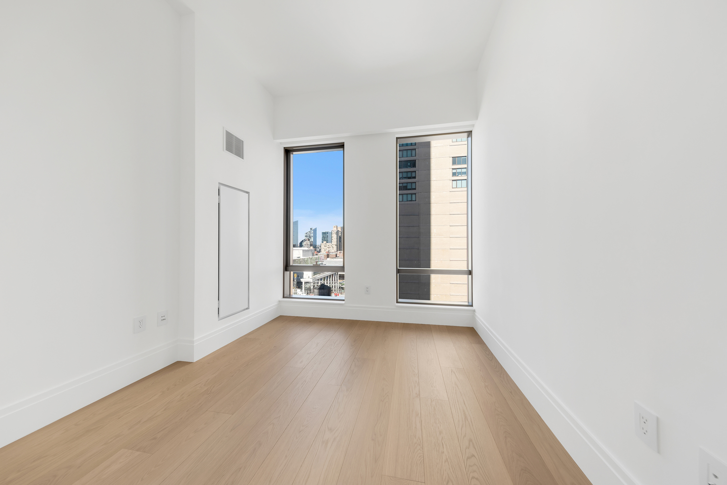 50 West 66th Street, Unit 17A Manhattan, NY 10023 - Photo 12 of 49 an empty room with windows