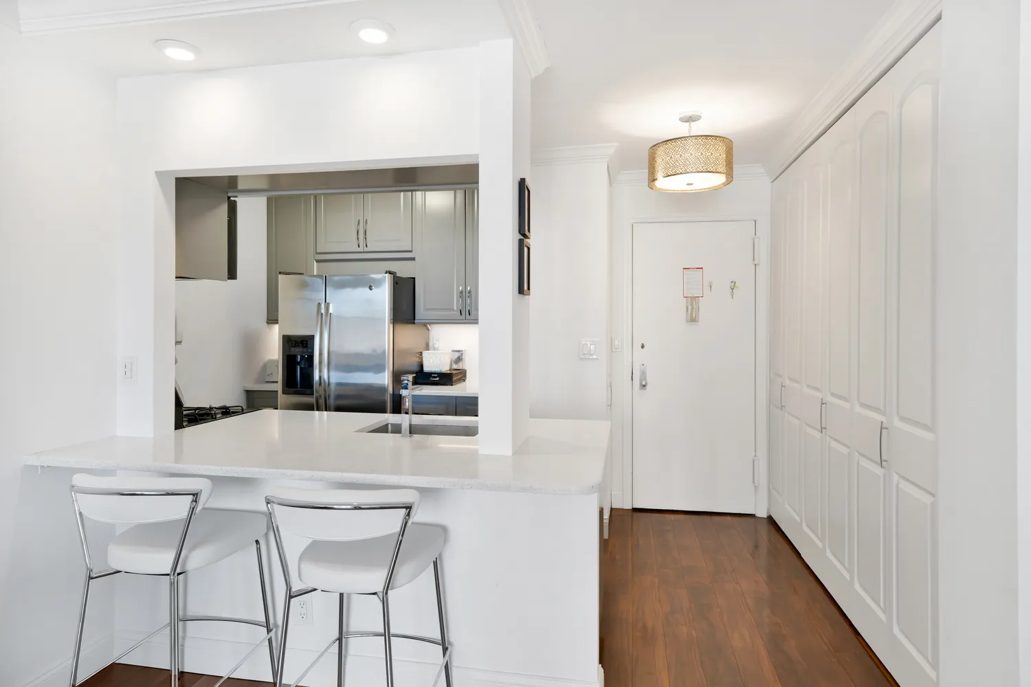 $795,000 | 400 East 54th Street, Unit 26D | Sutton Place