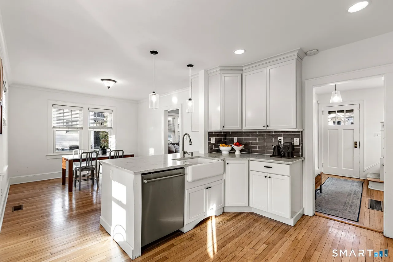 15 Charles Street Darien, CT 06820 - Photo 6 of 15