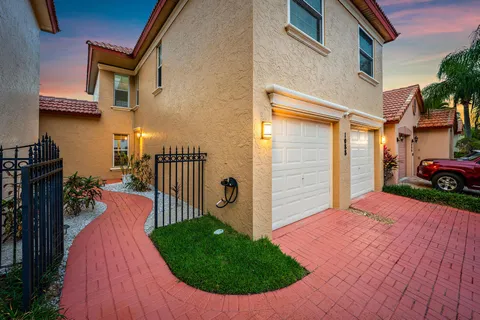 $400,000 | 1088 Via Jardin, Palm Beach Gardens, FL 33418
