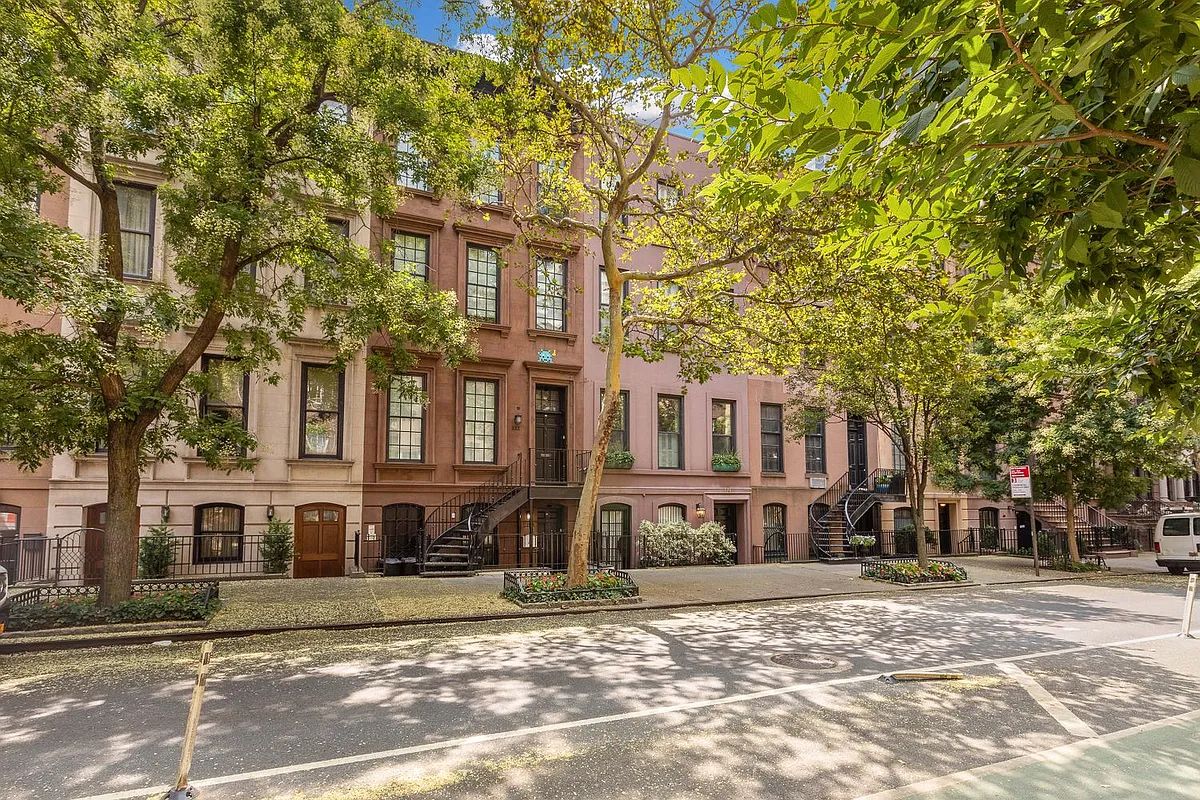 a view of a large building