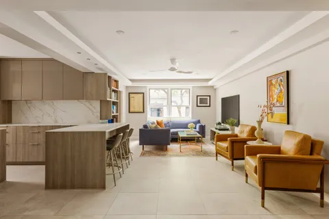 $1,475,000 | 30 East 9th Street, Unit 1B | Greenwich Village