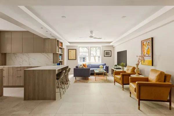 $1,475,000 | 30 East 9th Street, Unit 1B | Greenwich Village
