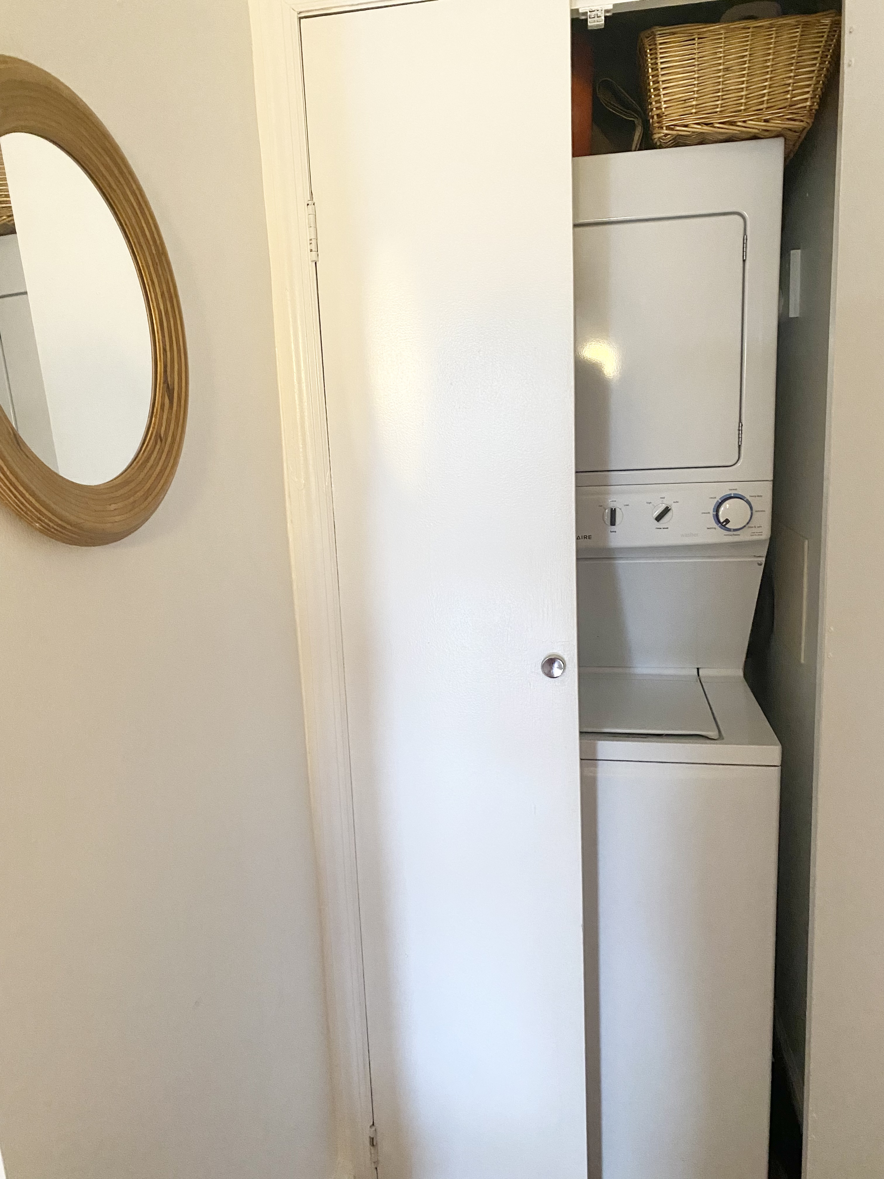 447 Jefferson Avenue, Unit 3L Brooklyn, NY 11221 - Photo 5 of 13 a close up of a mirror