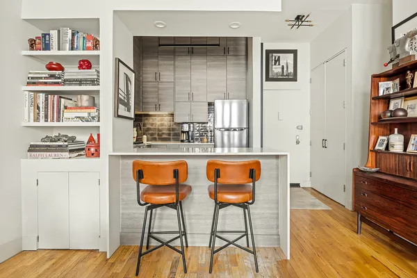 $1,300,000 | 360 West 21st Street, Unit 2DE | Chelsea