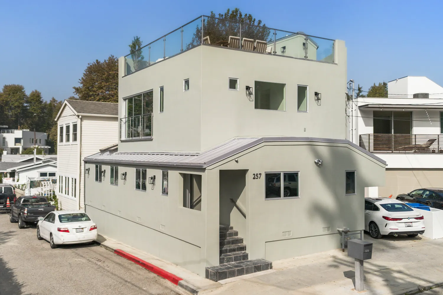 $3,295,000 | 257 Entrada Drive, Santa Monica, CA 90402