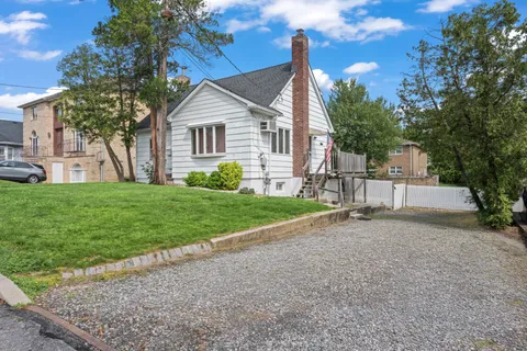 $749,000 | 223 Darlington Avenue | Huguenot