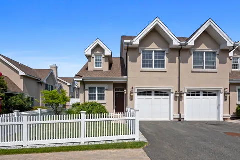 $1,625,000 | 287 Langley Road, Unit 38, Newton, MA 02459
