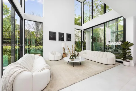 $6,350,000 | 5630 Pine Tree Drive, Miami Beach, FL 33140