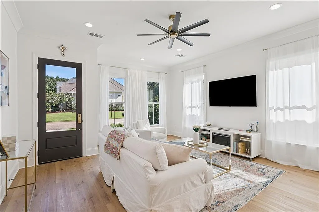 105 Coushatta Circle Madisonville, LA 70447 - Photo 3 of 21