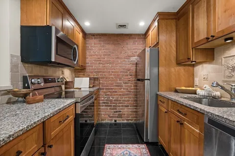 $975,000 | 103 Gainsborough Street, Unit 108, Boston, MA 02115