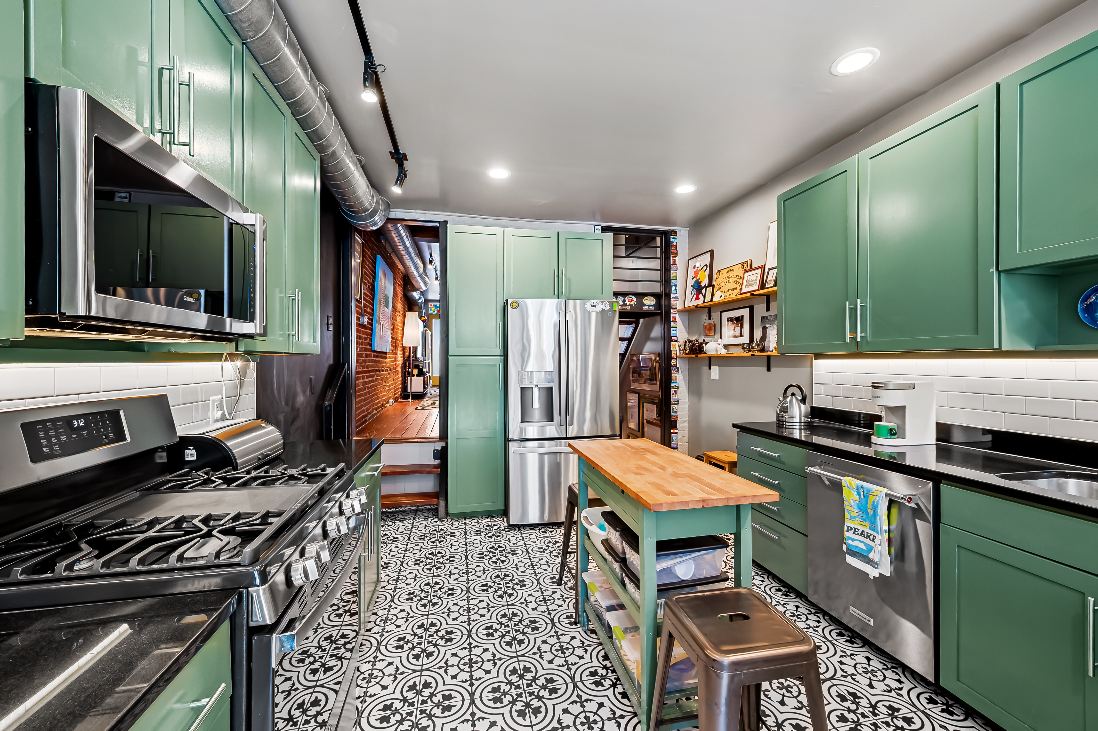 1240 Riverside Avenue Baltimore, MD 21230 - Photo 10 of 54