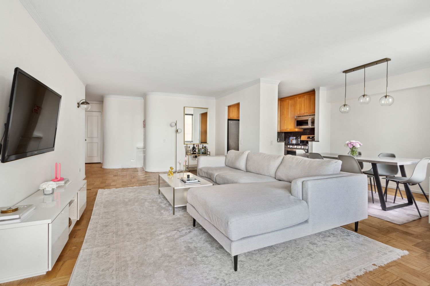 $1,250,000 | 311 East 38th Street, Unit 25C | Murray Hill