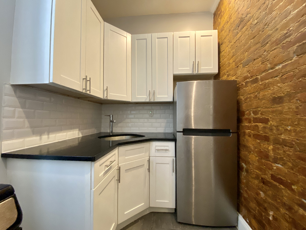 573 West 159th Street, Unit 2 Manhattan, NY 10032 - Photo 2 of 6