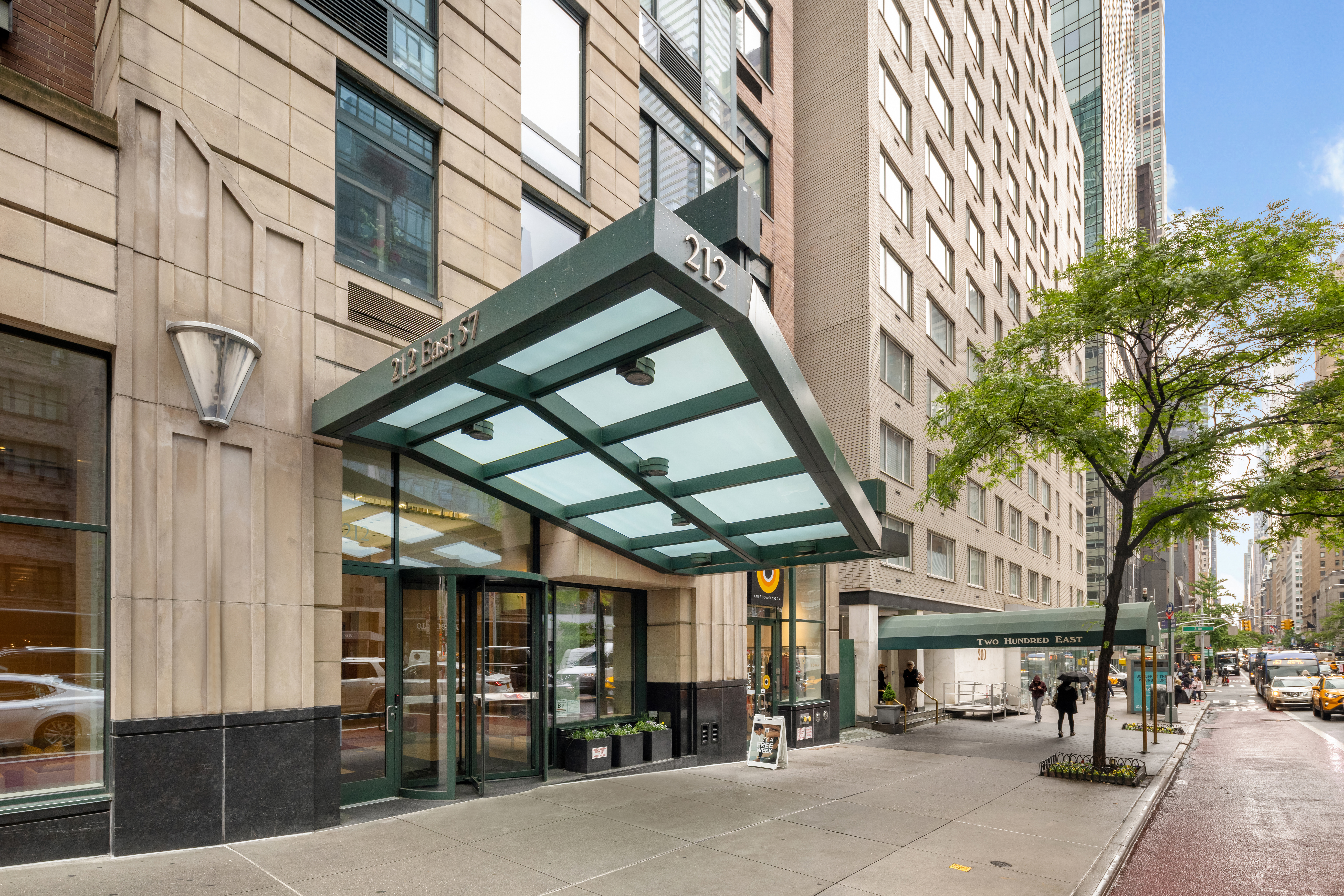 212 East 57th Street, Unit 3B Manhattan, NY 10022 - Photo 9 of 17 a view of a building with a patio