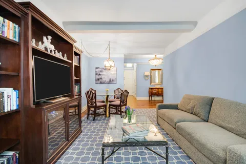 $895,000 | 11 West 69th Street, Unit 3C | Upper West Side