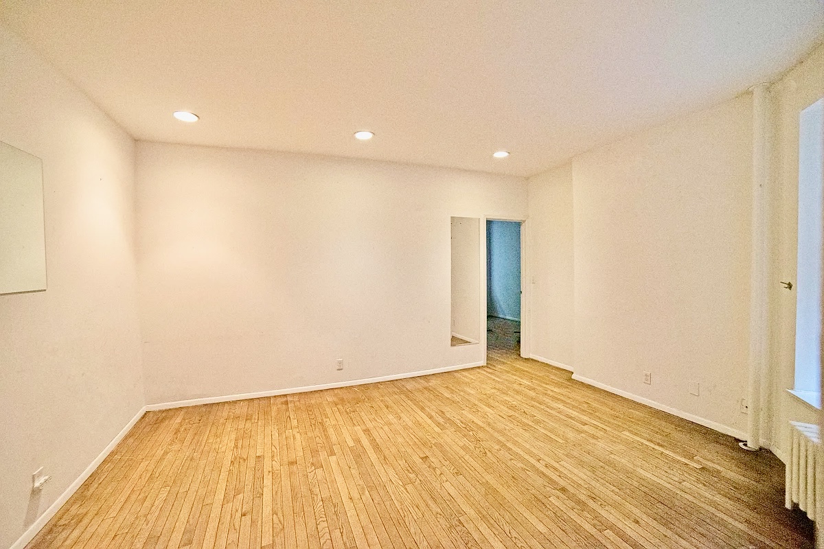 320 East 91st Street, Unit 1RW Manhattan, NY 10128 - Photo 2 of 6