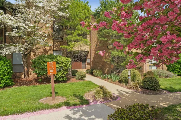 $399,900 | 254 Willowbrook Drive, North Brunswick, NJ 08902