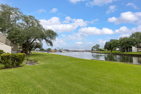 $449,000 | 3930 Knollcrest Drive, Montgomery, TX 77356