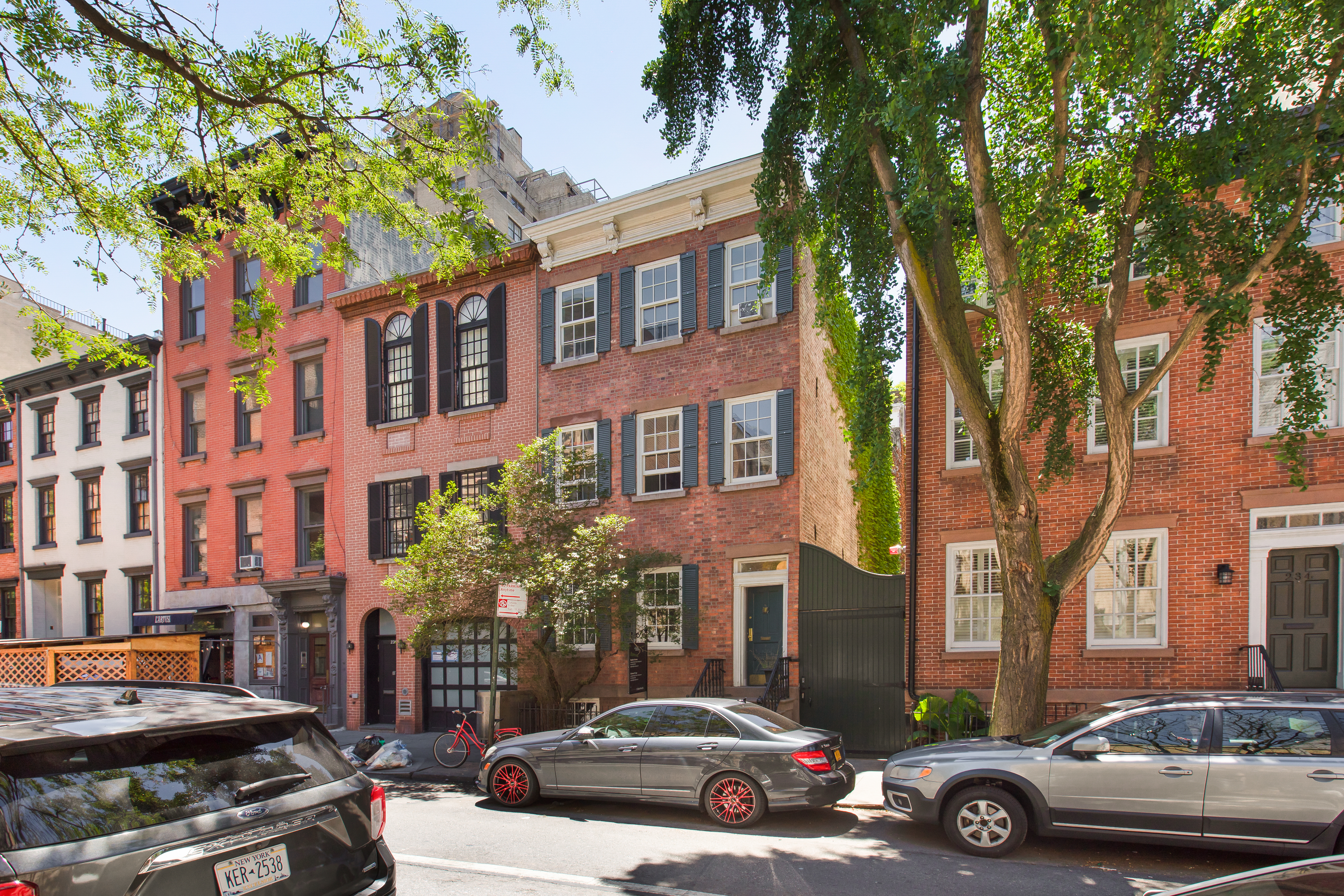 232 West 10th Street Manhattan, NY 10014 - Photo 18 of 19