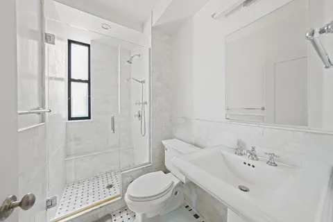 $2,600,000 | 177 East 77th Street, Unit PHC | Upper East Side