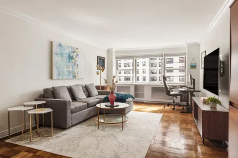 $1,195,000 | 39 Gramercy Park North, Unit 5F | Gramercy