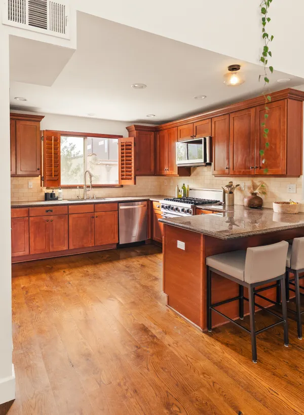 $1,249,000 | 3965 Moore Street, Unit 104, Los Angeles, CA 90066