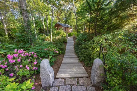 $9,995,000 | 102 & 104 Two Holes Water Road, East Hampton, NY 11937