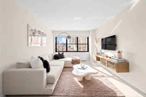$680,000 | 178 East 80th Street, Unit 16E | Upper East Side