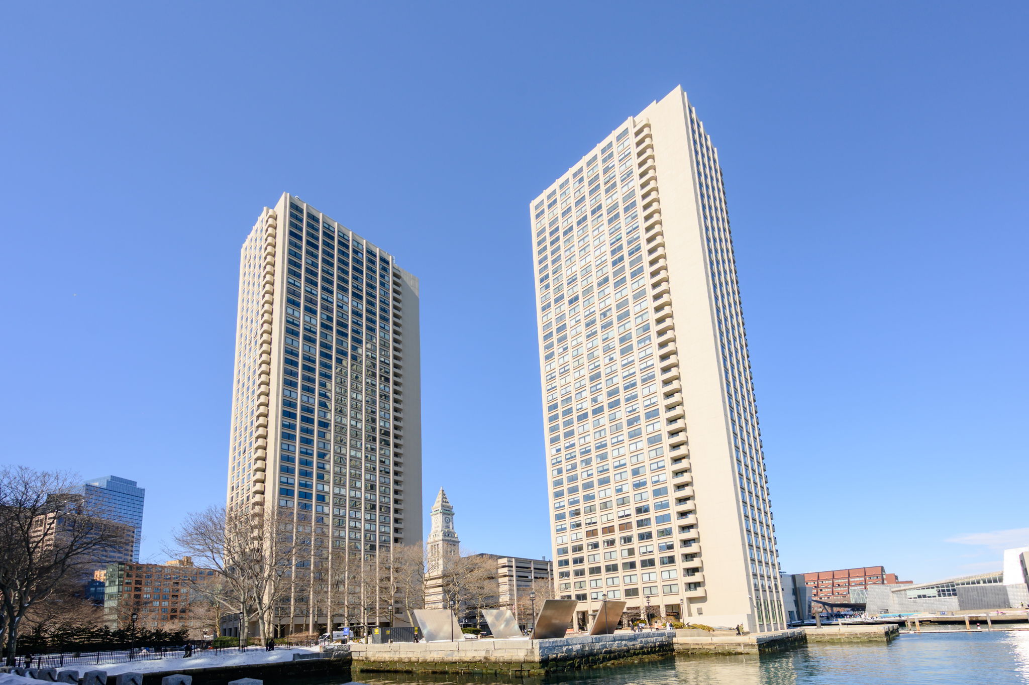 65 East India Row, Unit 38 F/G Boston, MA 02110 - Photo 27 of 32 a view of a tall building